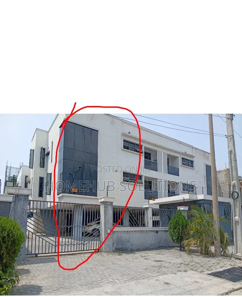 Furnished 3bdrm Apartment in Edge Water Estate, Lekki Phase 1 for sale in Lekki Phase 1