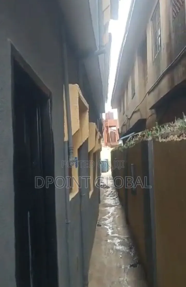8bdrm Block of Flats in Not Estate, Baruwa for sale in Baruwa