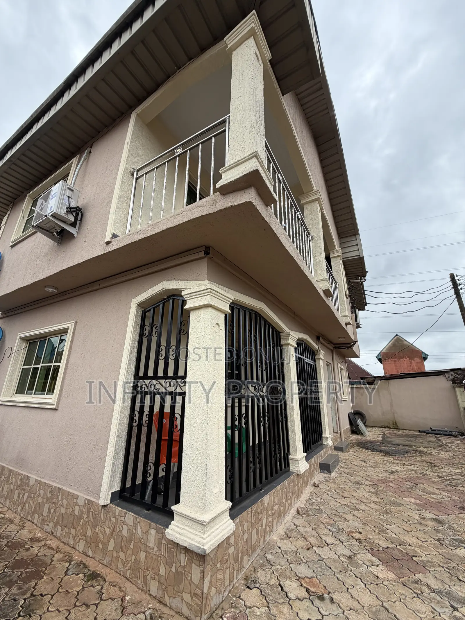3bdrm Block of Flats in Irhirhi, Benin City for sale in Benin City