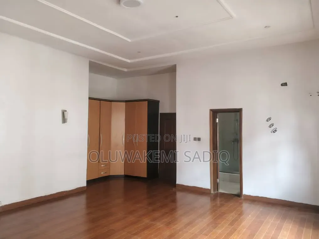 3bdrm Apartment in Ikeja Gra for rent in Ikeja GRA