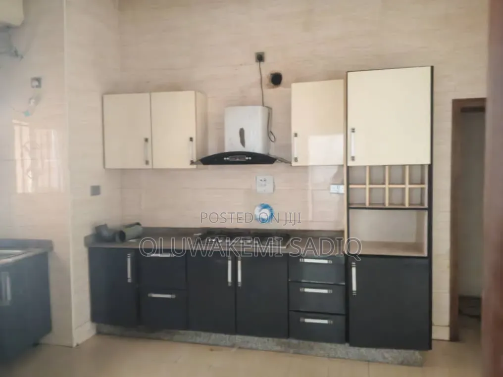3bdrm Apartment in Ikeja Gra for rent in Ikeja GRA