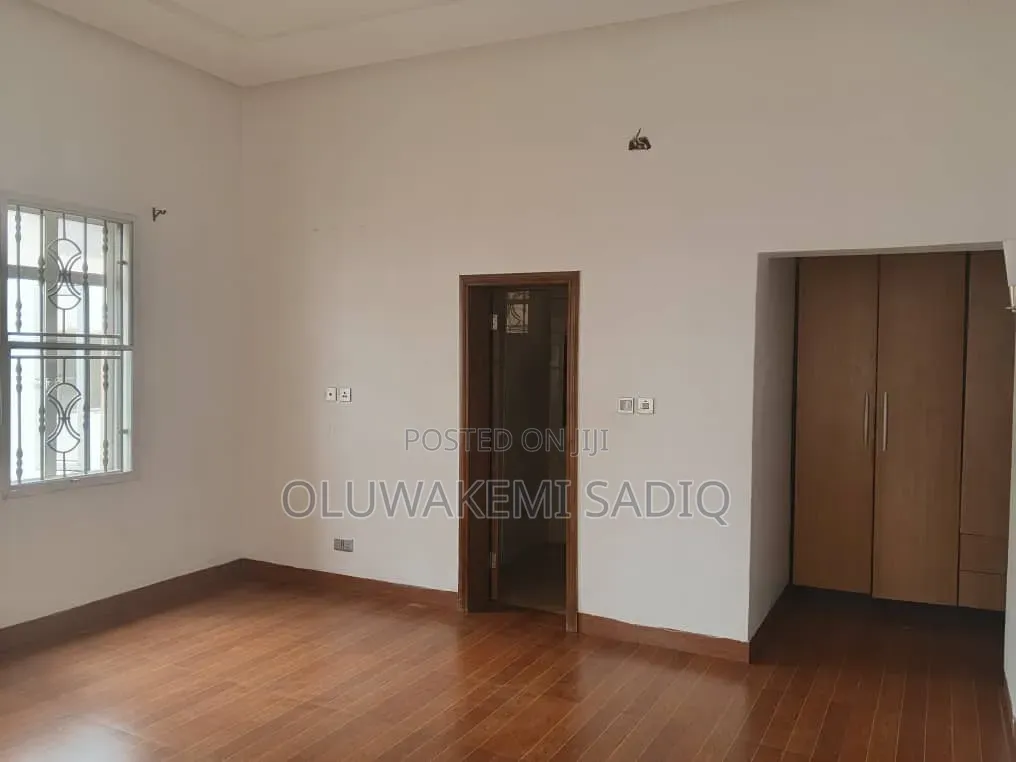 3bdrm Apartment in Ikeja Gra for rent in Ikeja GRA