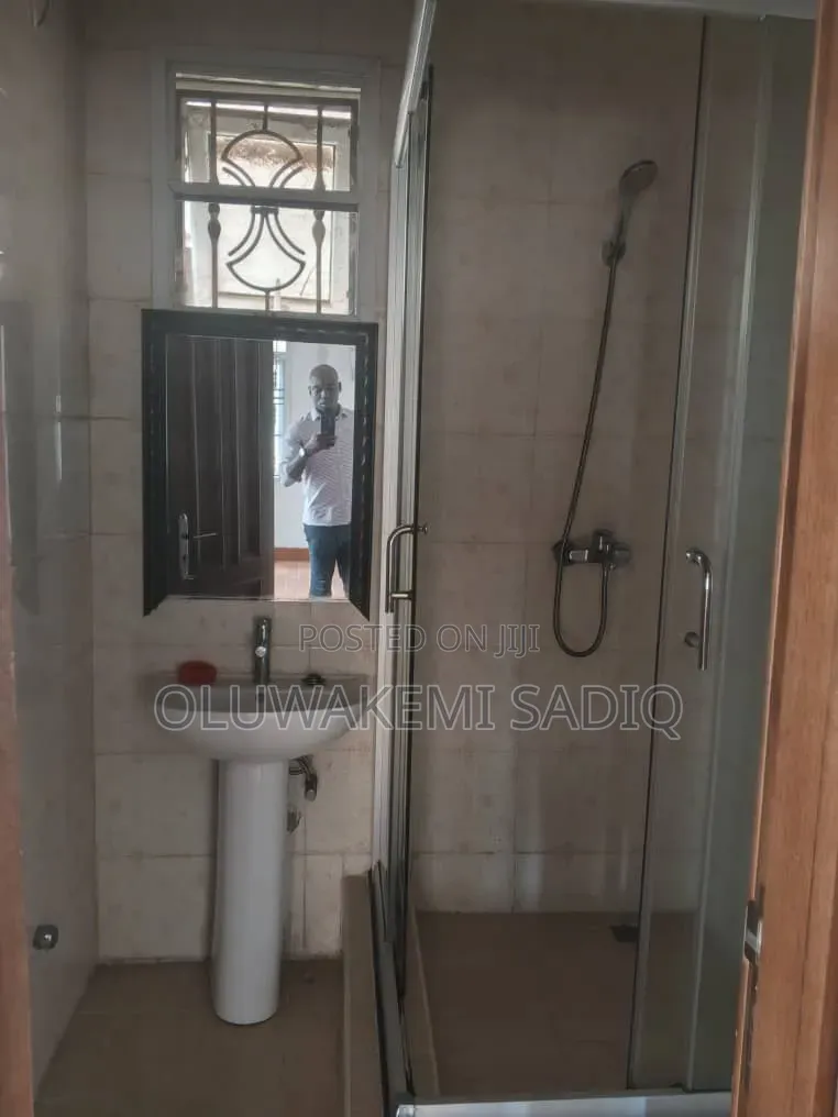 3bdrm Apartment in Ikeja Gra for rent in Ikeja GRA