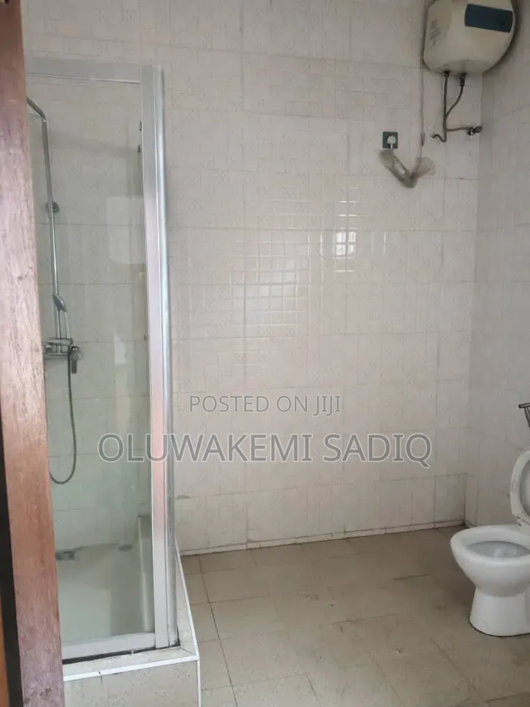 3bdrm Apartment in Ikeja Gra for rent in Ikeja GRA