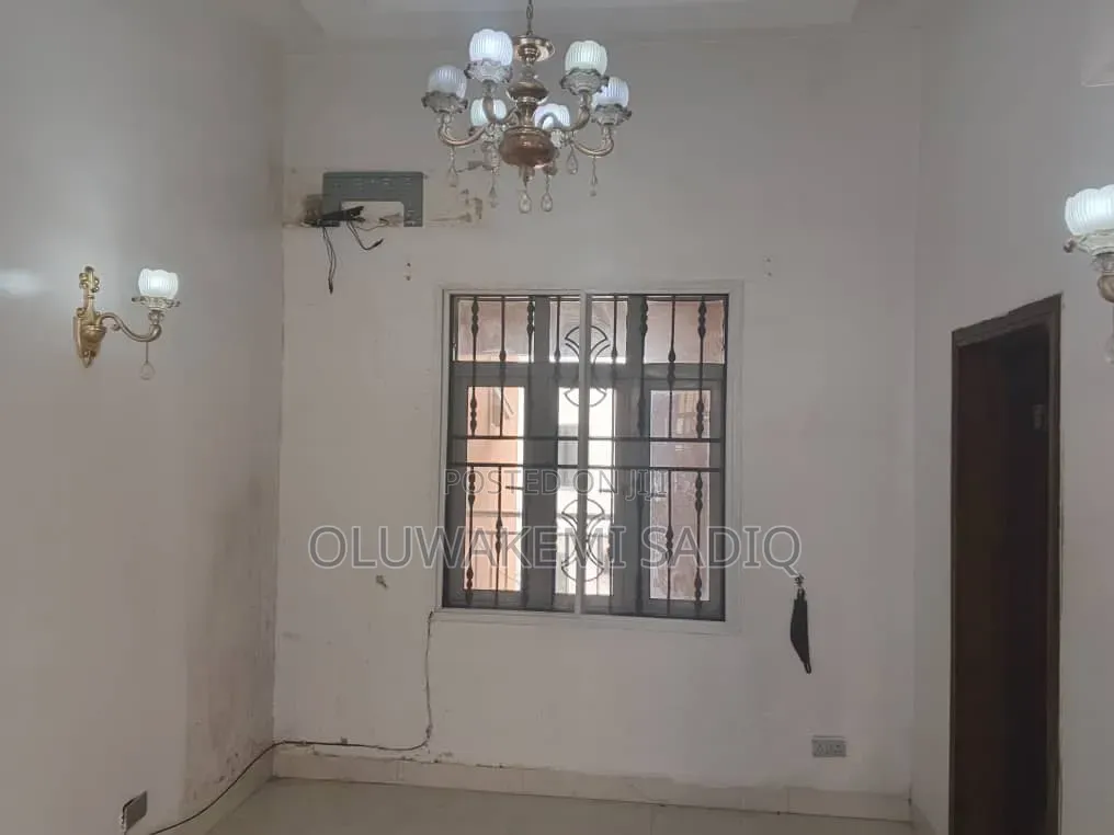 3bdrm Apartment in Ikeja Gra for rent in Ikeja GRA