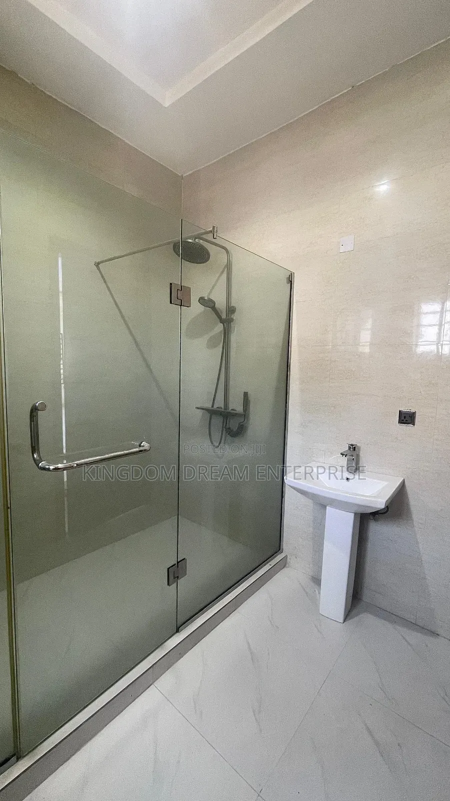 5bdrm Duplex in Williams Elliott for sale in Oko-Oba