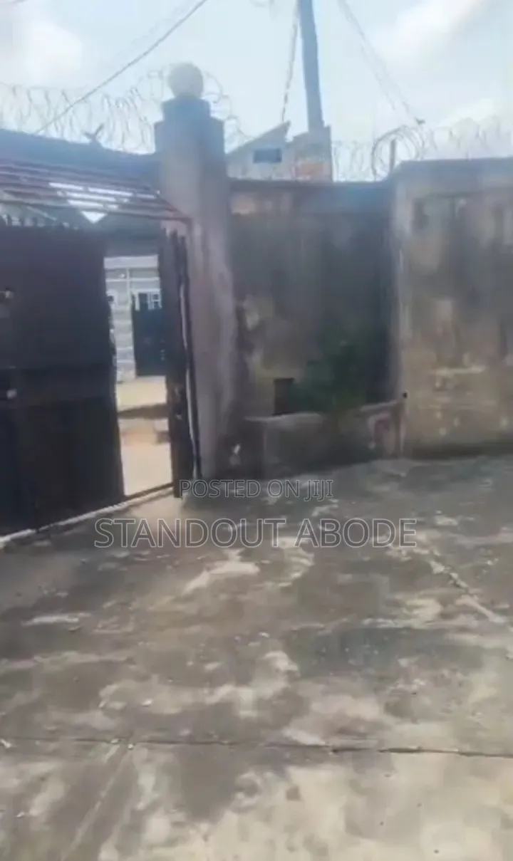 3bdrm Block of Flats in Good Location, Ijegun for sale in Ijegun