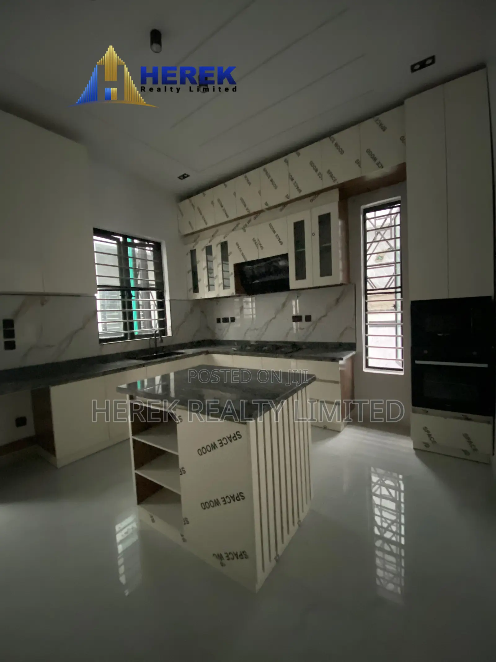 5bdrm Duplex in Ikota for sale in Ikota