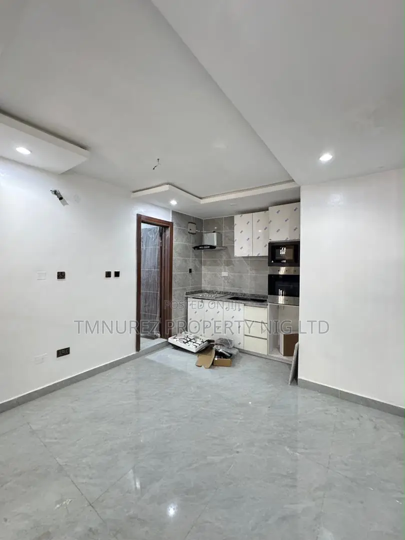 2bdrm Apartment in Surulere for sale in Surulere