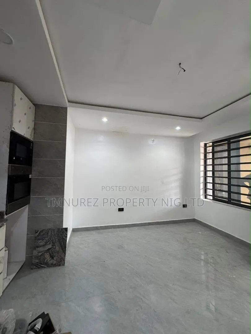 2bdrm Apartment in Surulere for sale in Surulere