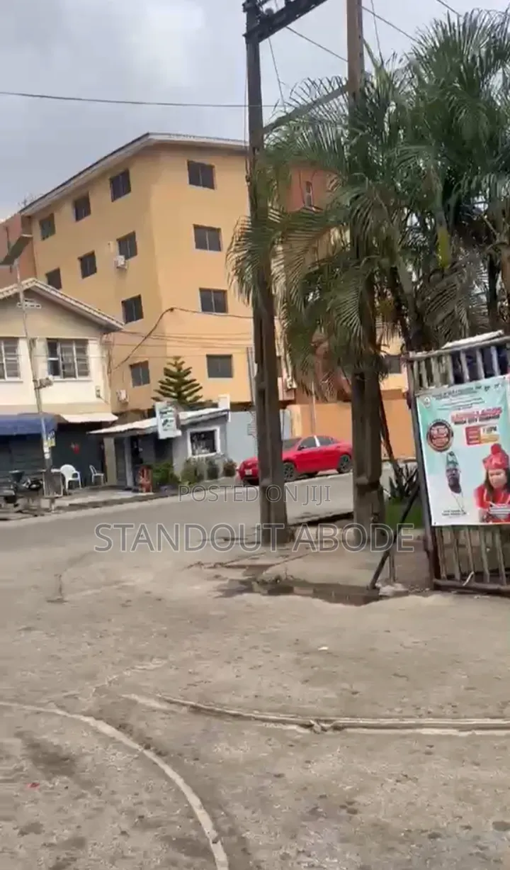 8bdrm Bungalow in Good Location, Idi Araba for sale in Idi Araba