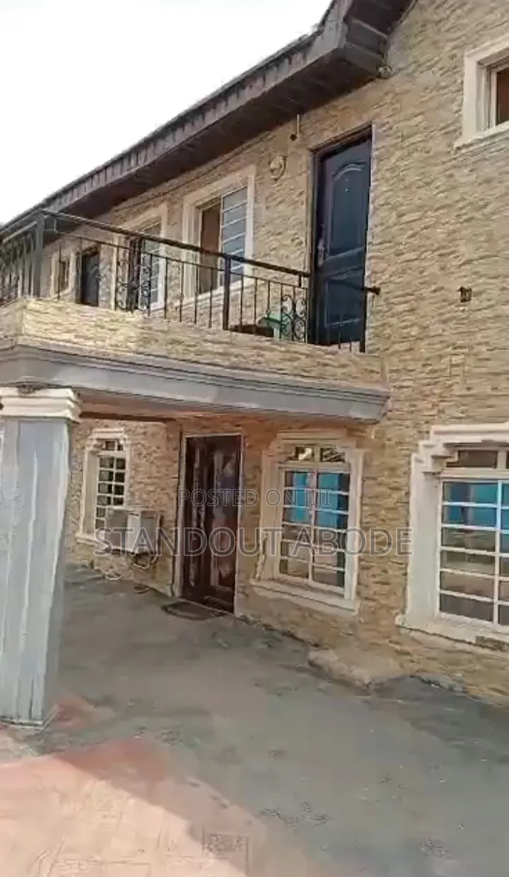 Functioning 21 Rooms Hotel Urgently for Sale in Ikorodu in Igbogbo