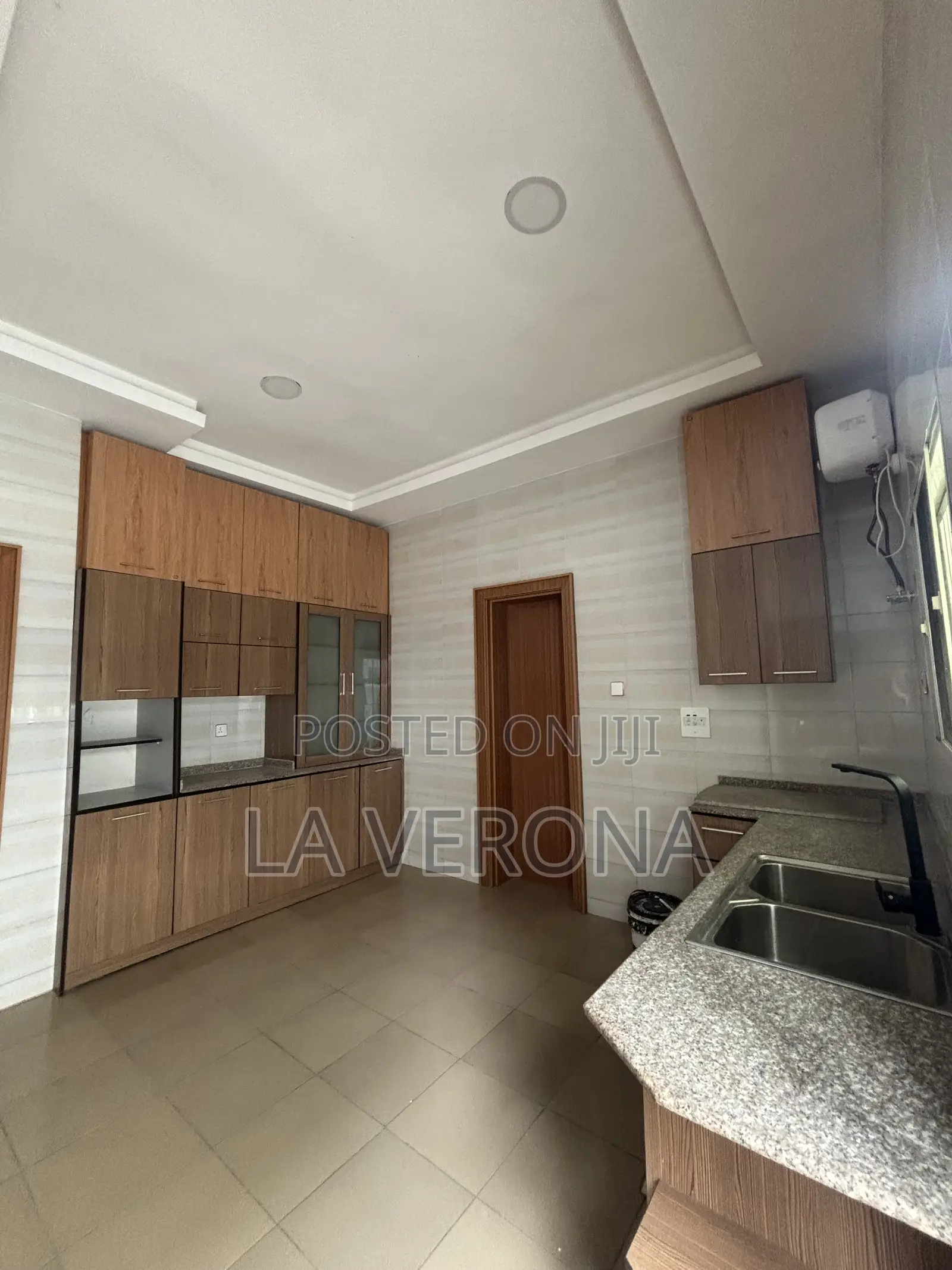 5bdrm Duplex in Idu for sale in Idu Industrial