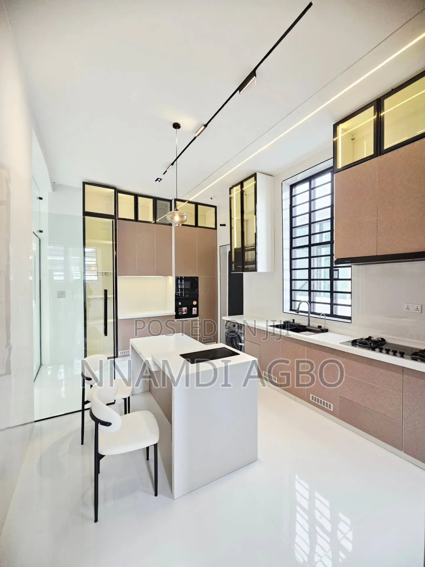 5bdrm Duplex in Chevron for sale in Chevron