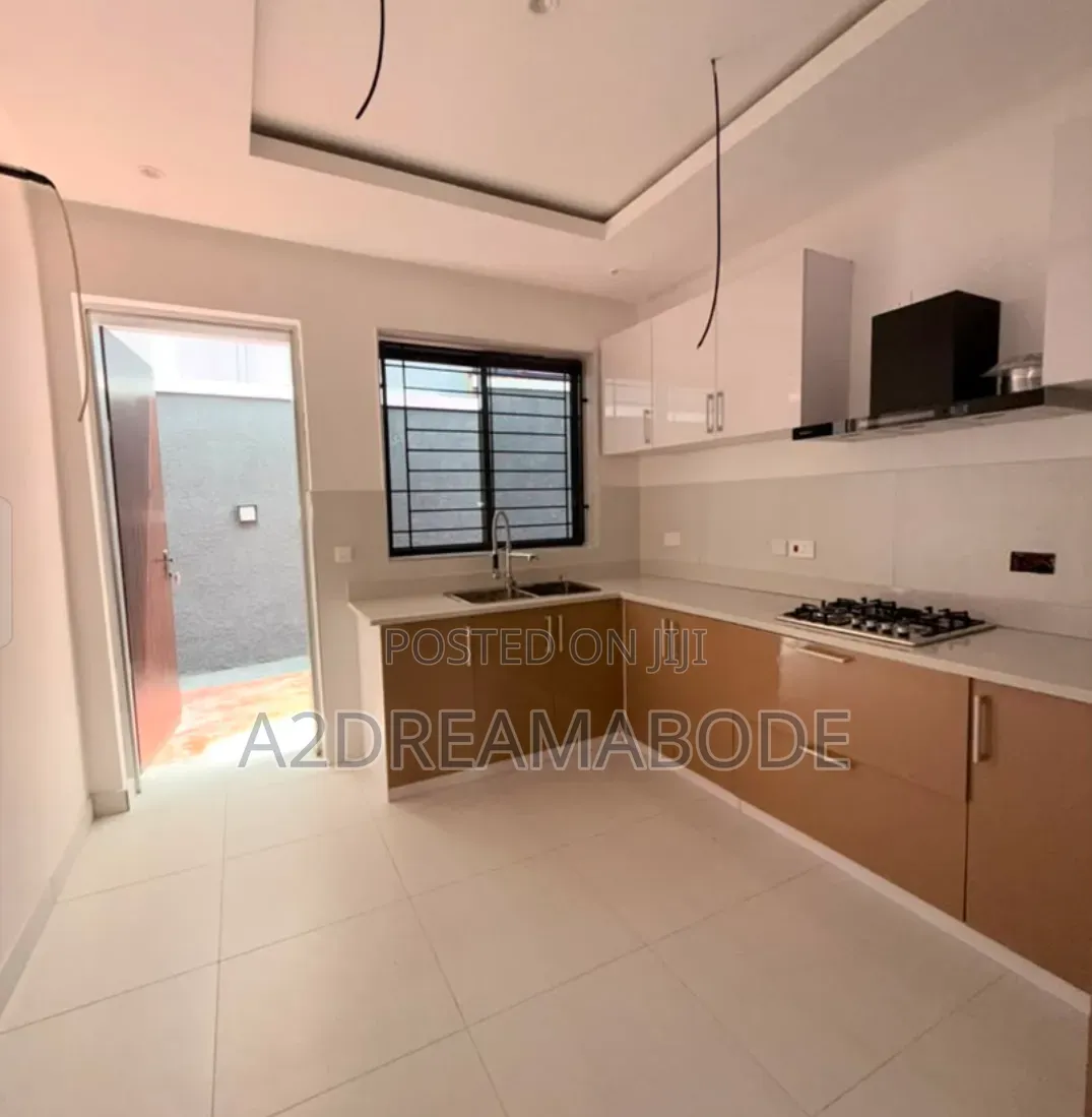 4bdrm Duplex in Ikeja, Adeniyi Jones for rent in Adeniyi Jones
