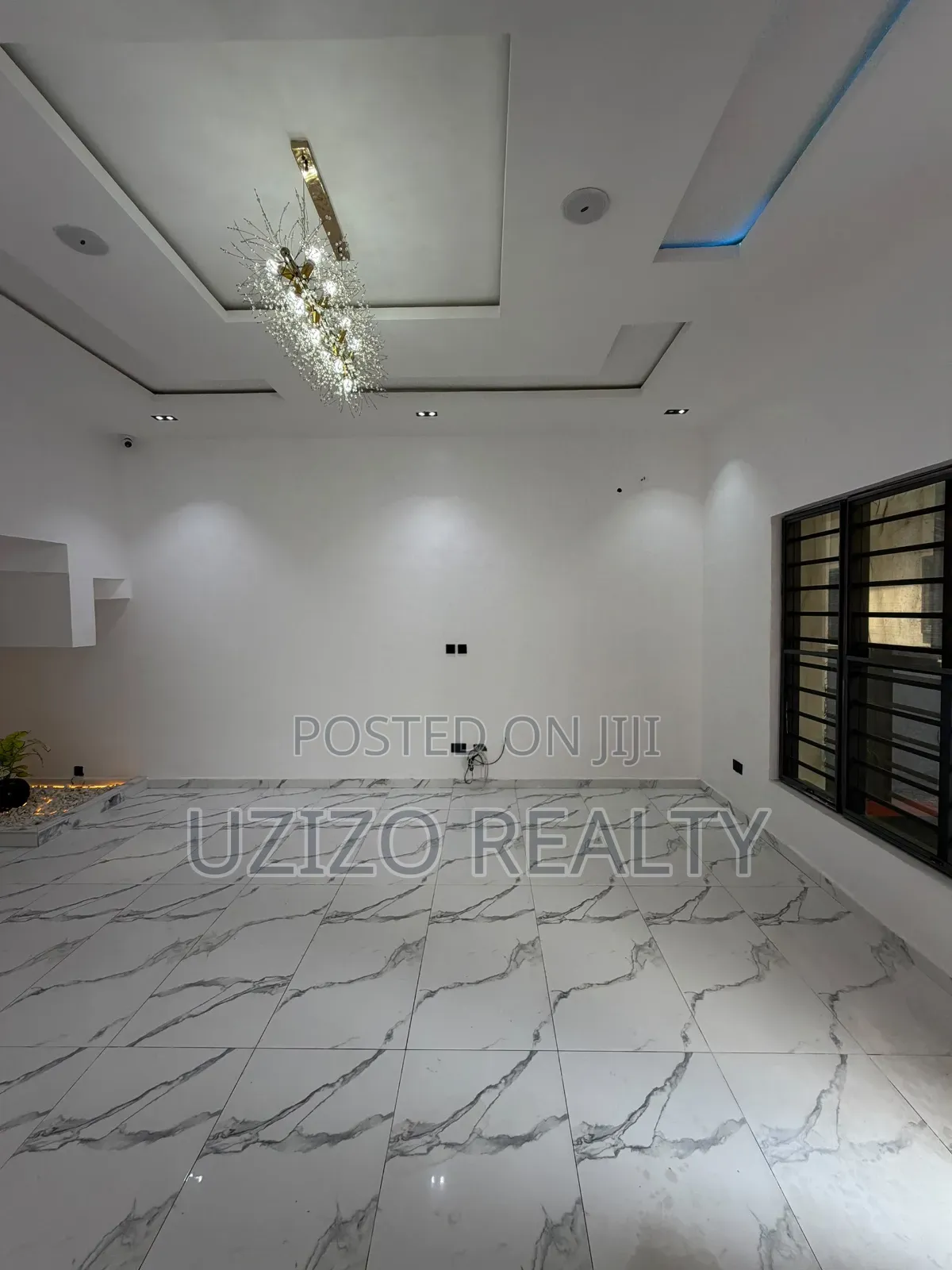 4bdrm Duplex in Orchid Road, Lafiaji for sale in Lafiaji