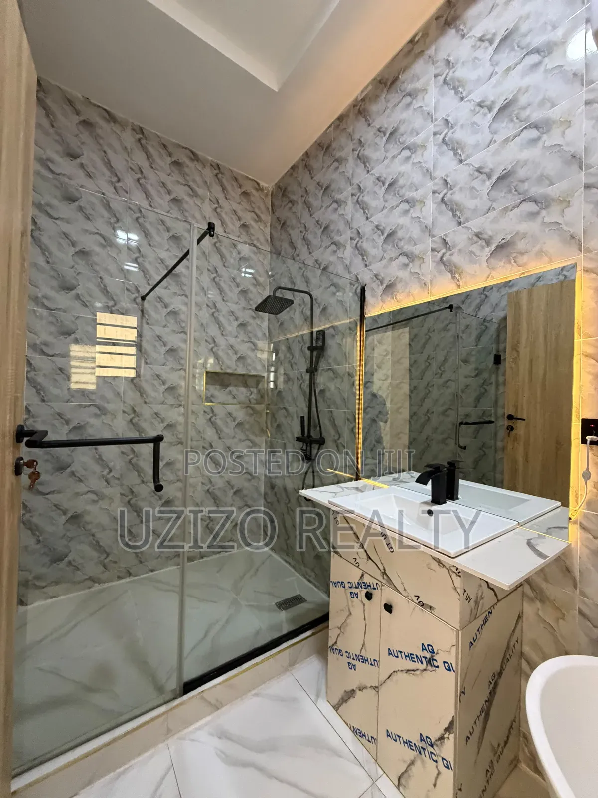 4bdrm Duplex in Orchid Road, Lafiaji for sale in Lafiaji