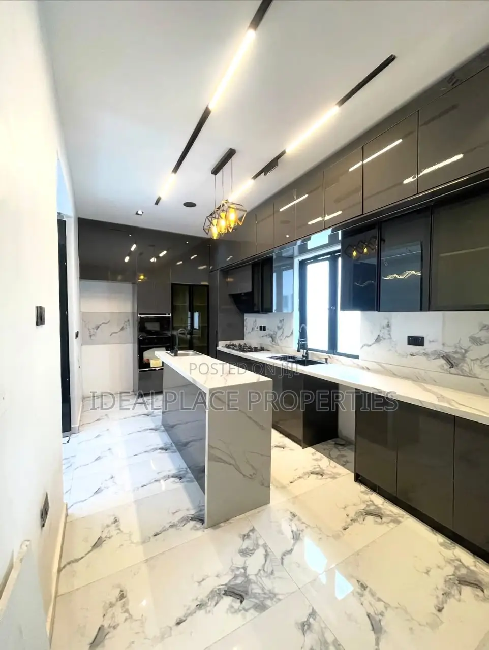 5bdrm Duplex in Lekki Expressway for sale in Lekki Expressway