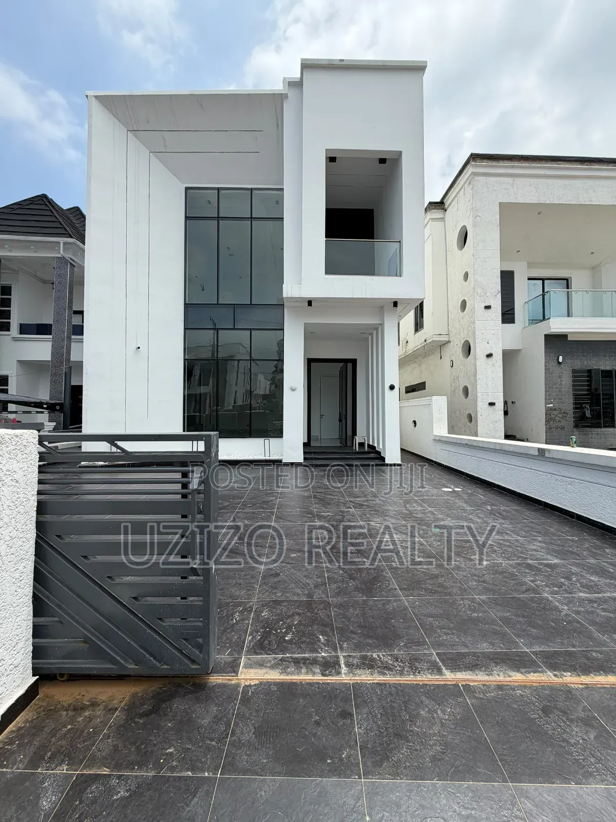 5bdrm Duplex in Megamond Estate for sale in Ikota