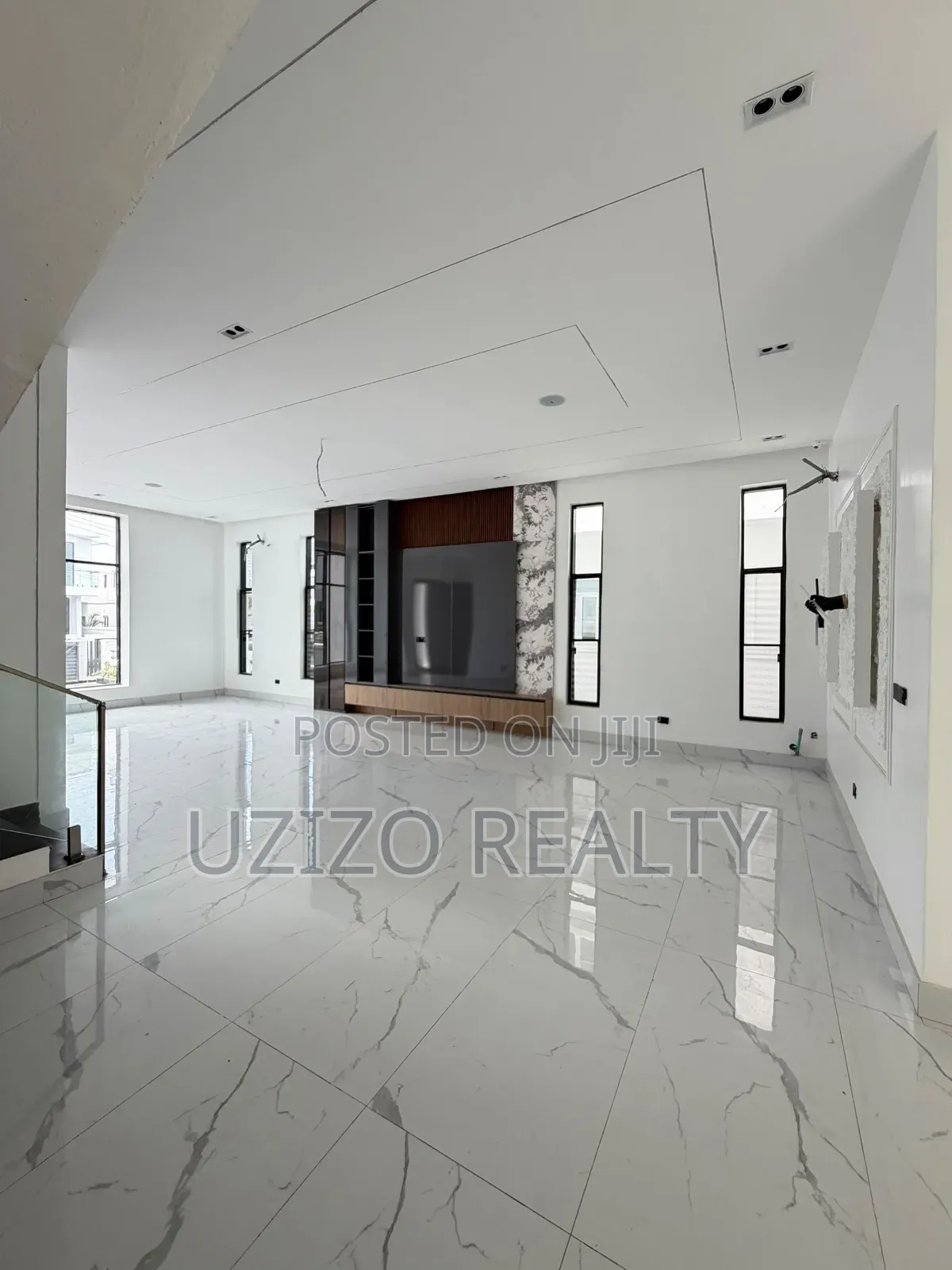 5bdrm Duplex in Megamond Estate for sale in Ikota