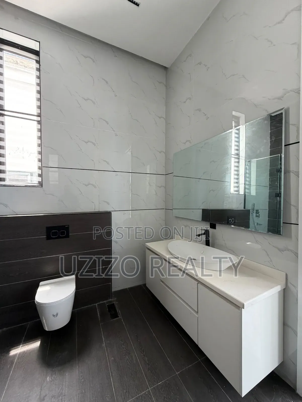 5bdrm Duplex in Megamond Estate for sale in Ikota