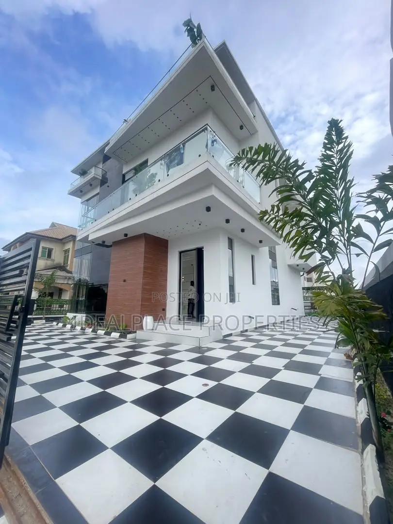 5bdrm Duplex in Sangotedo for sale in Sangotedo