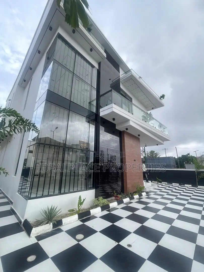 5bdrm Duplex in Sangotedo for sale in Sangotedo