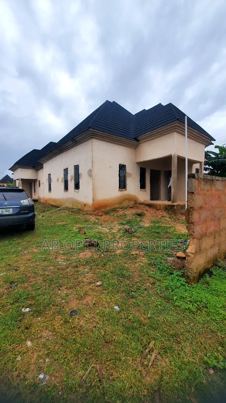 3bdrm Block of Flats in Ogheghe, Sapele Rd, Benin City for sale in Benin City