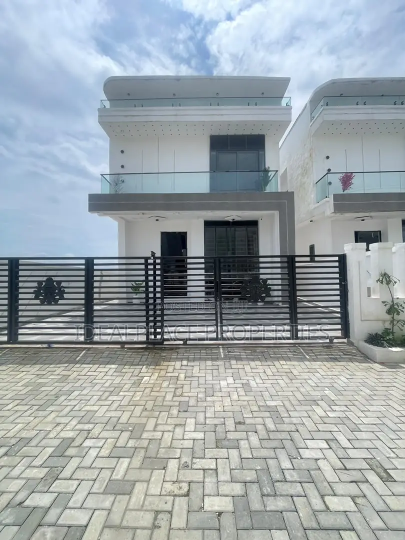 4bdrm Duplex in Ado / Ajah for sale in Ado / Ajah