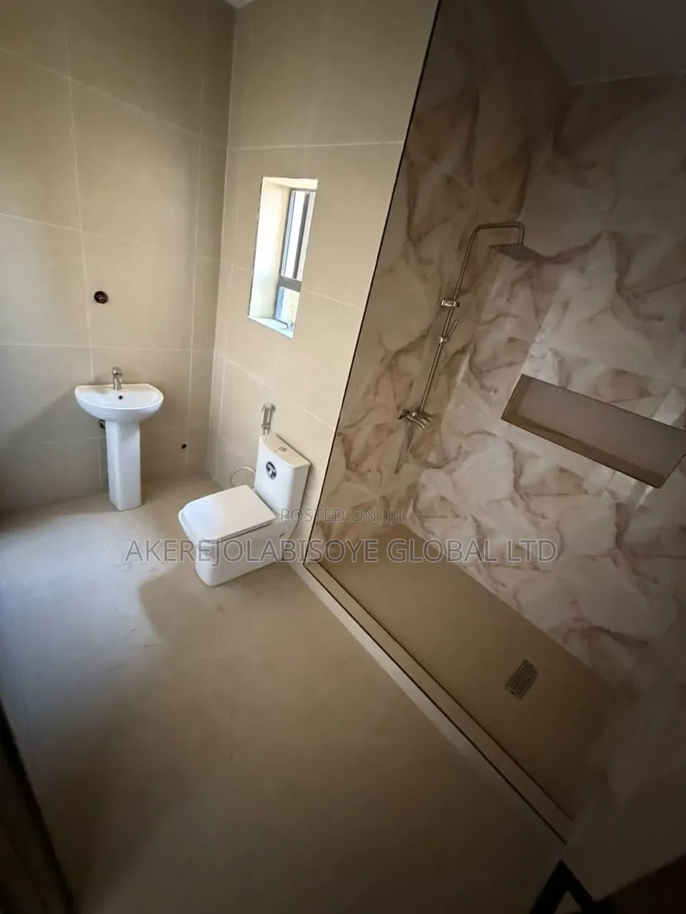 1bdrm Apartment in Gwarinpa Main Abuja, Life Camp for rent in Life Camp