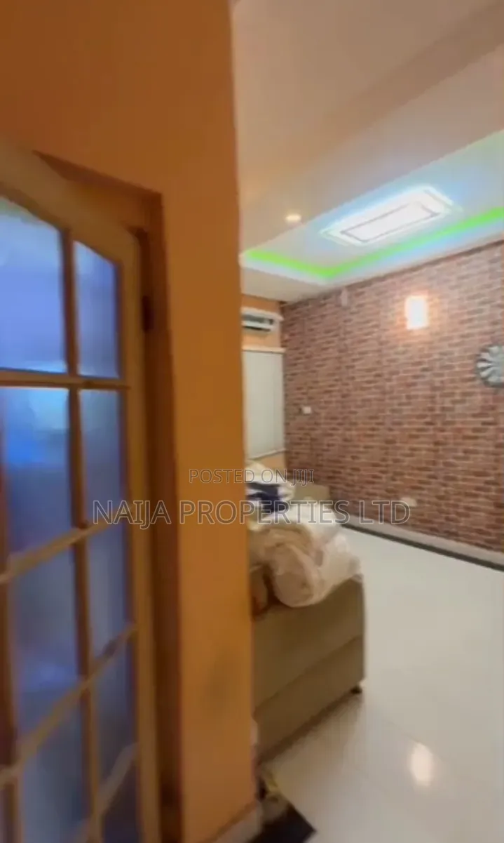 Mini Flat in Chevron for rent in Chevron
