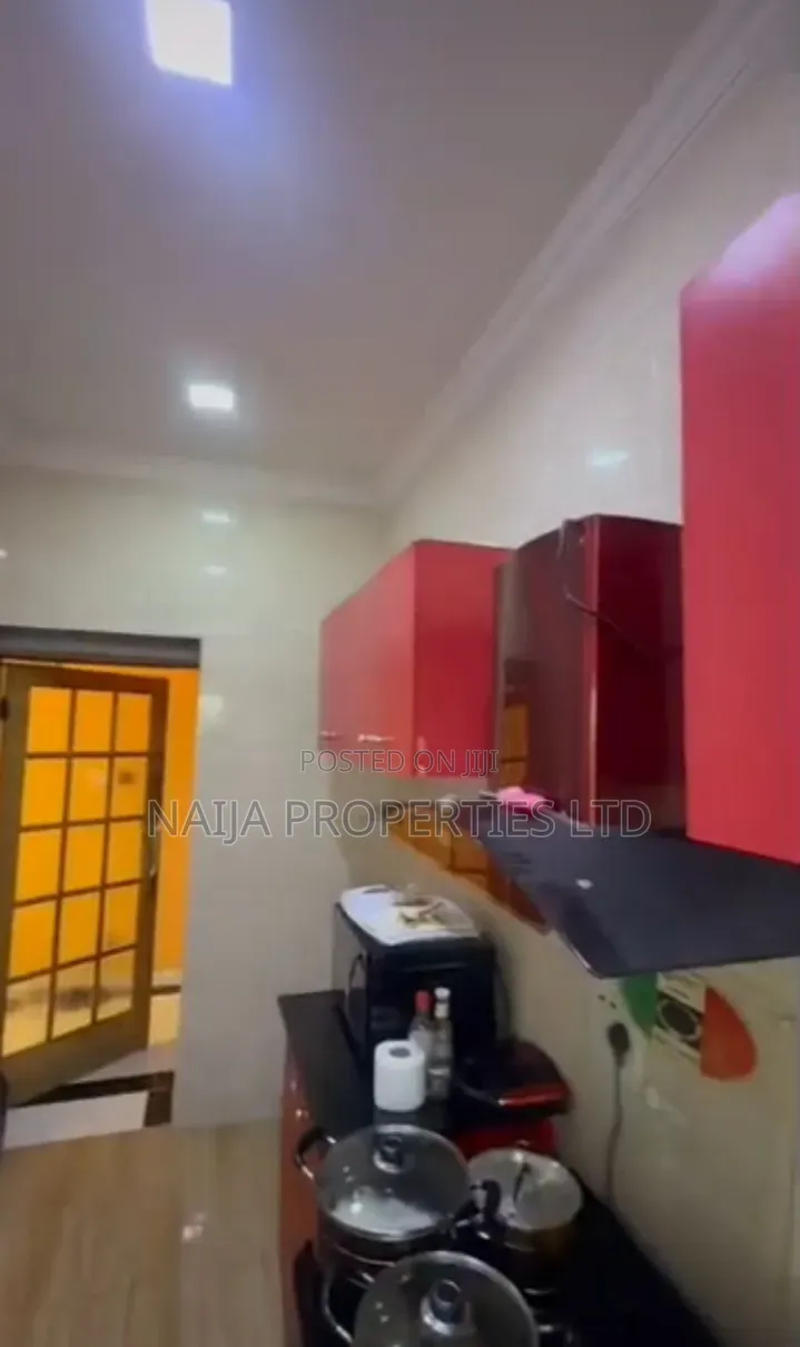 Mini Flat in Chevron for rent in Chevron