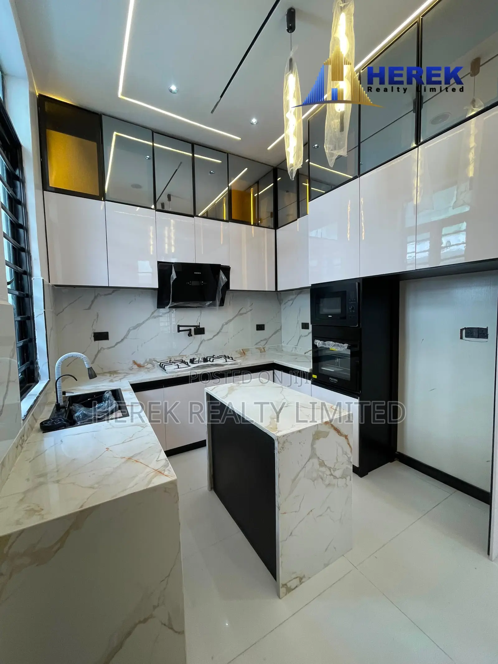 4bdrm Duplex in Ikota for sale in Ikota