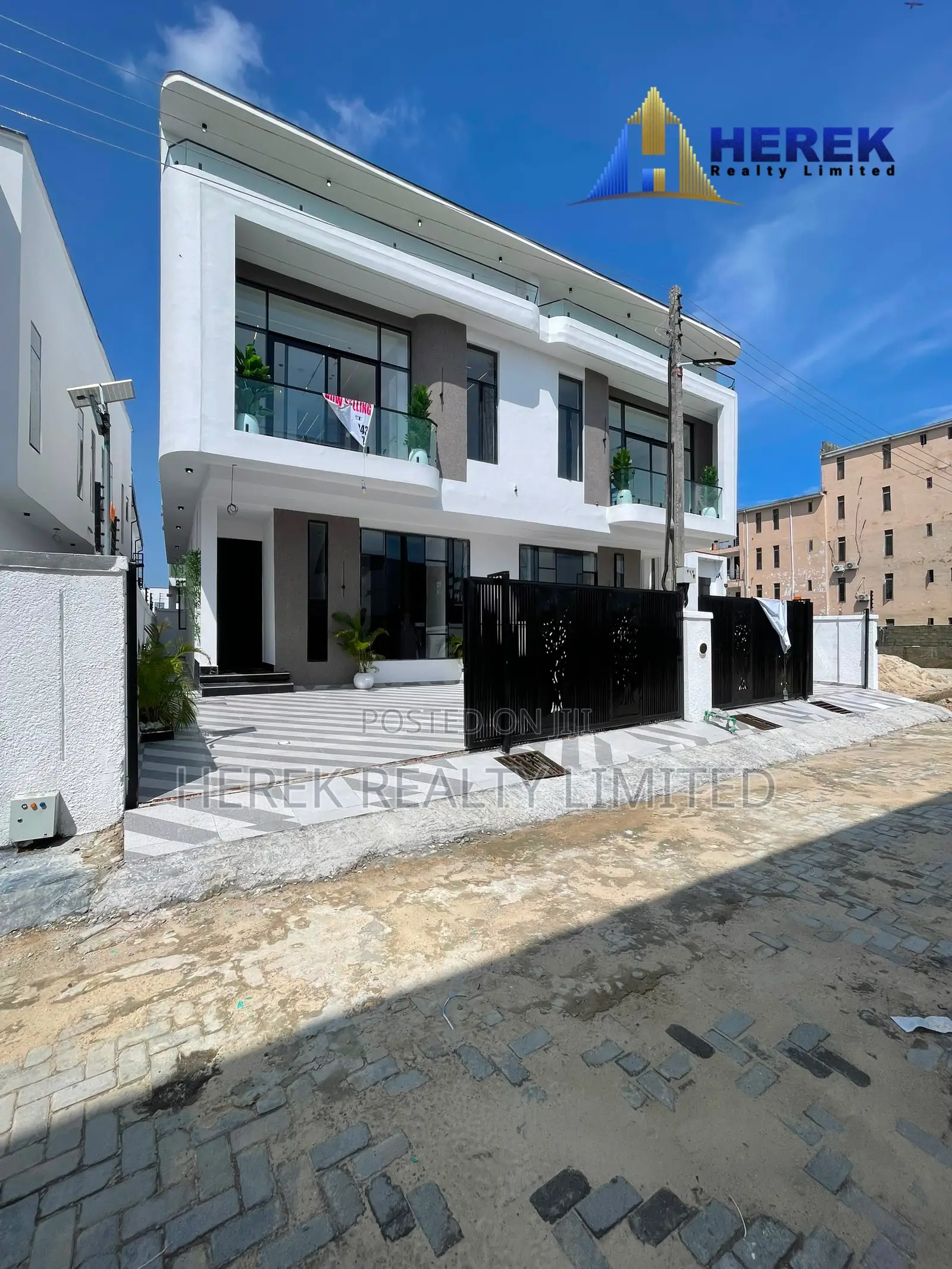 4bdrm Duplex in Ikota for sale in Ikota