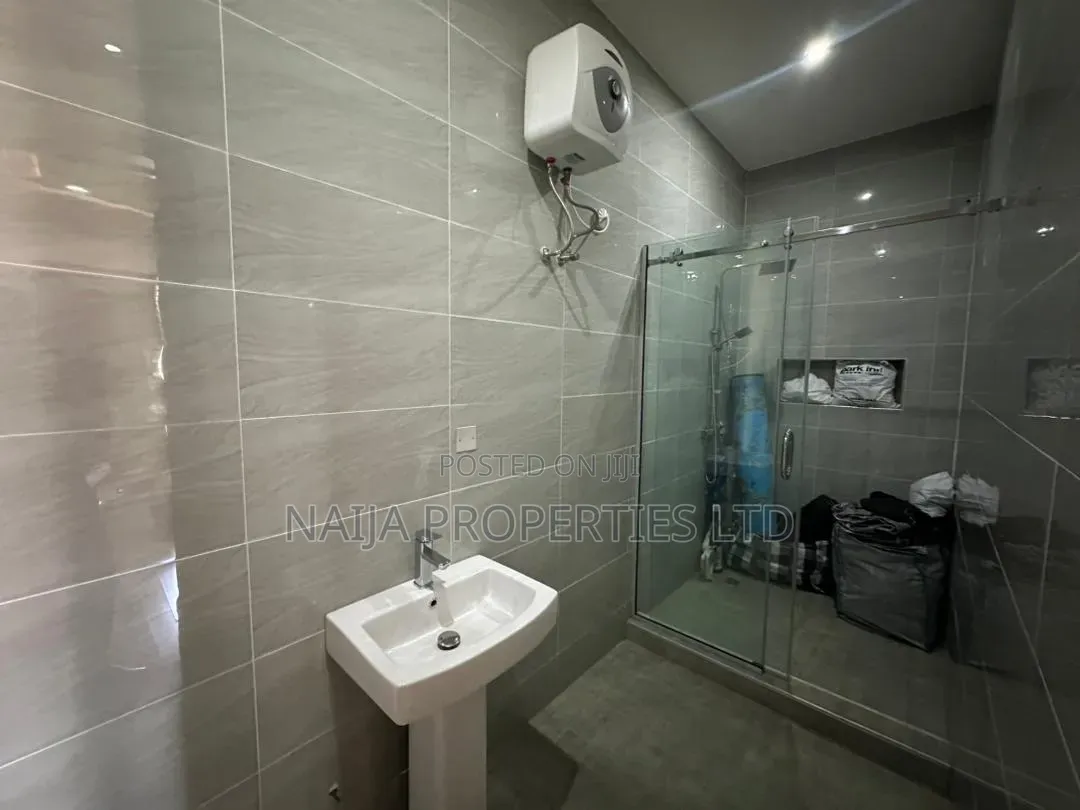 2bdrm Apartment in Off Tf Kuboye, Lekki Phase 1 for rent in Lekki Phase 1