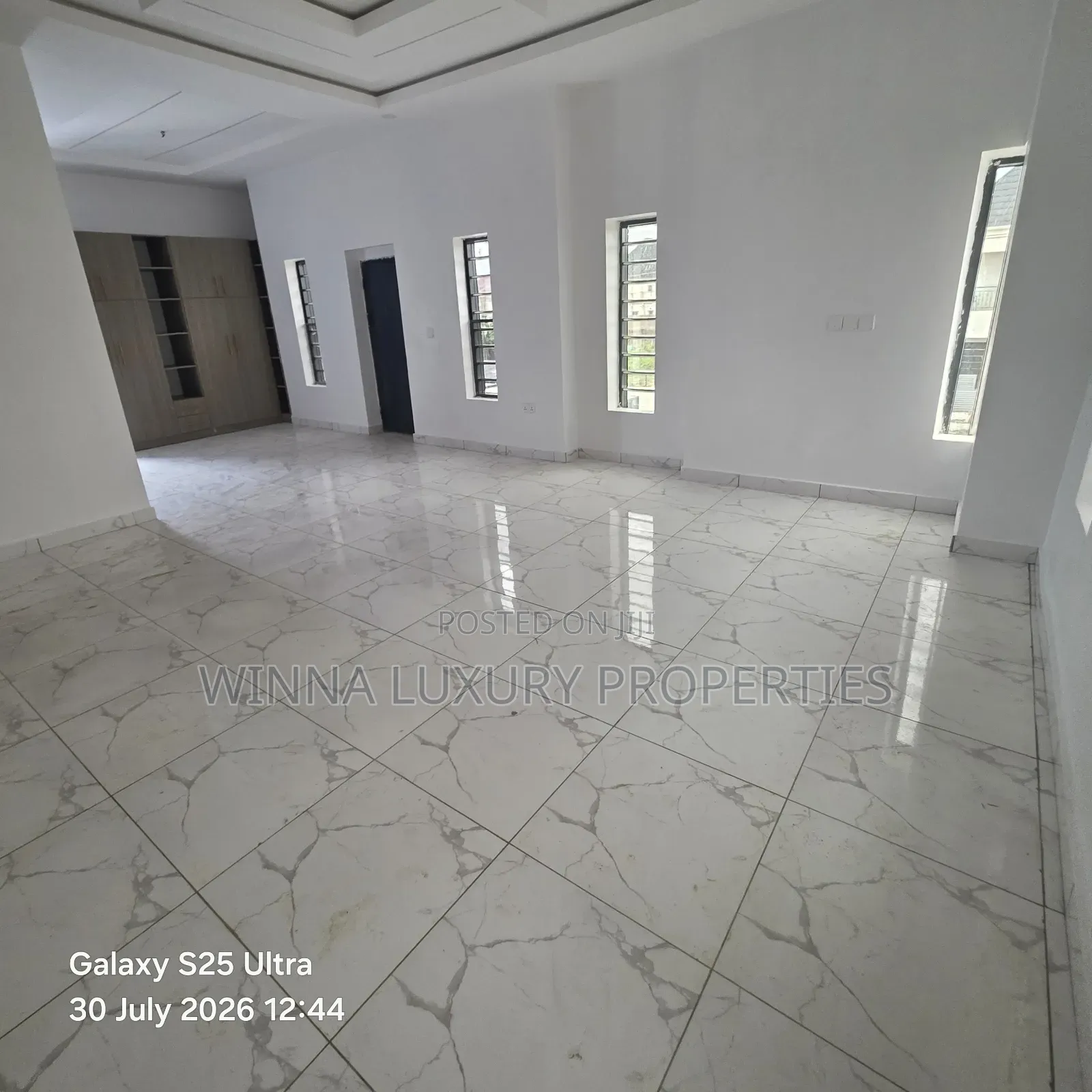 5bdrm Duplex in Around Jedo Axis, Lugbe District for sale in Lugbe District