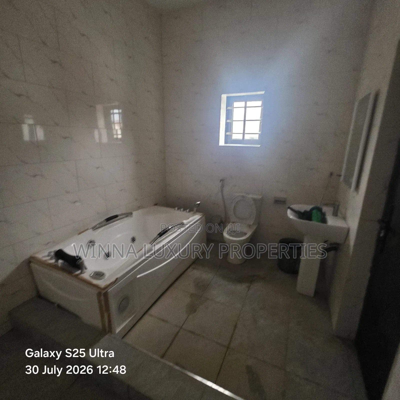 5bdrm Duplex in Around Jedo Axis, Lugbe District for sale in Lugbe District