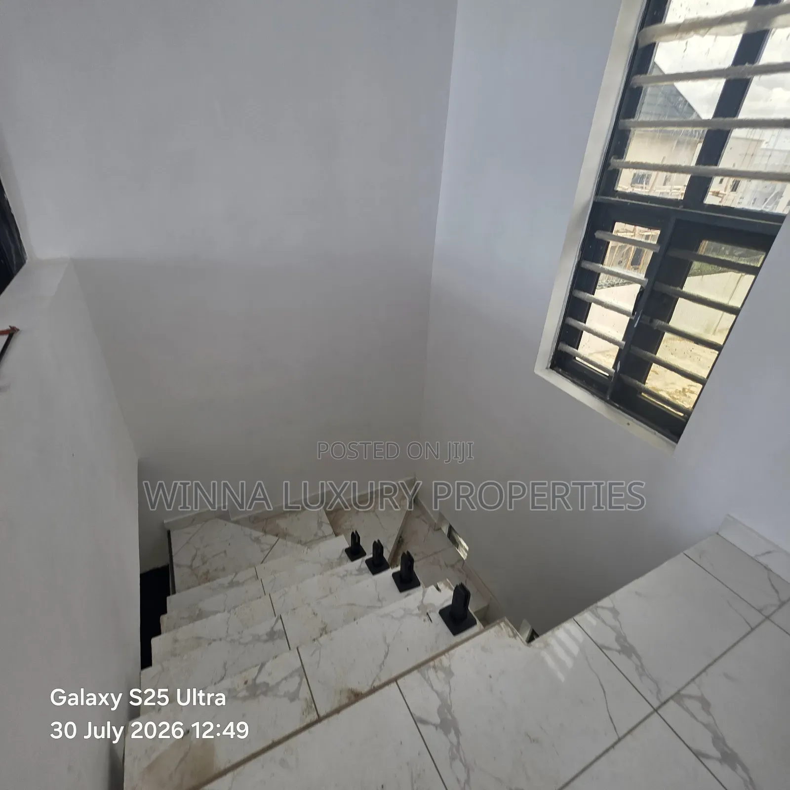 5bdrm Duplex in Around Jedo Axis, Lugbe District for sale in Lugbe District