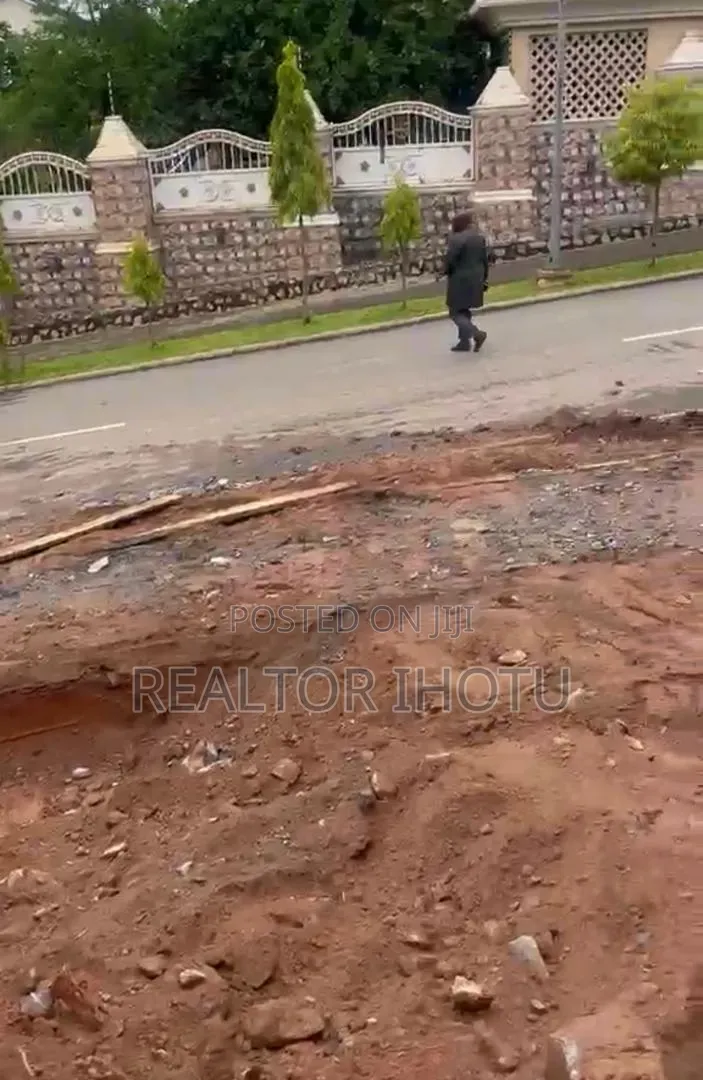 8,270.34sqm, Residential, FCDA C of O and Tarred Road in Guzape District