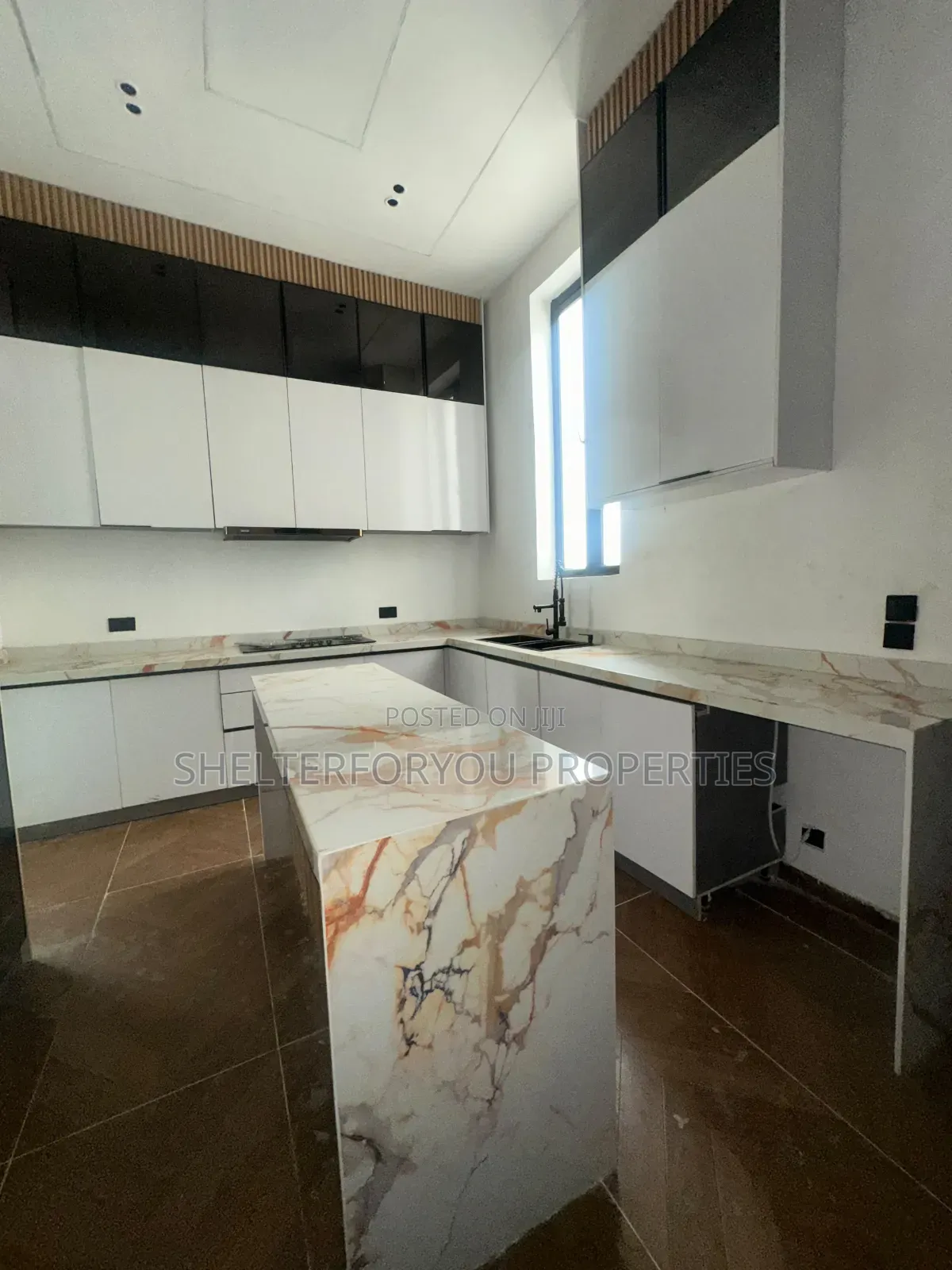 4bdrm Duplex in Off Lekki-Epe Expressway for sale in Off Lekki-Epe Expressway
