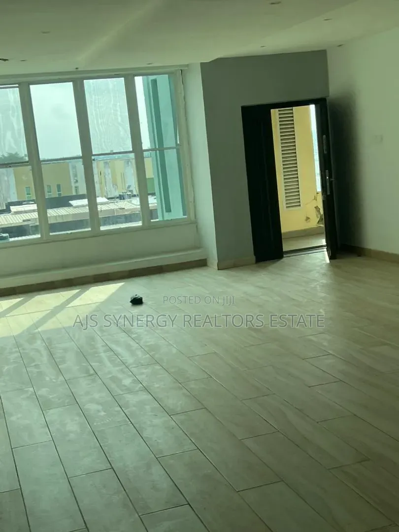 3bdrm Penthouse in Sangotedo for sale in Sangotedo
