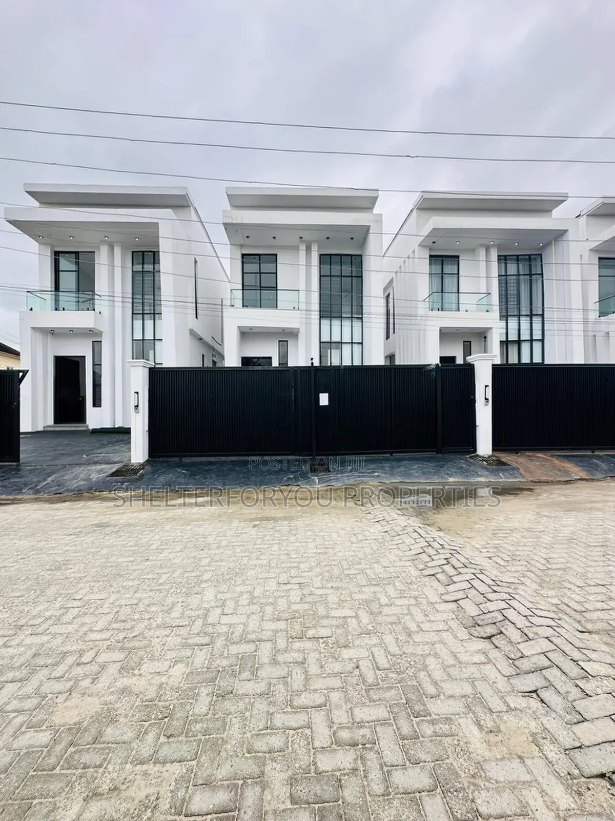 4bdrm Duplex in Off Lekki-Epe Expressway for sale in Off Lekki-Epe Expressway