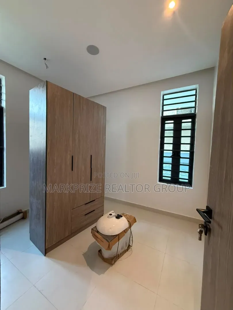 3bdrm Apartment in Osapa Lekki Lagos for sale in Lekki Expressway