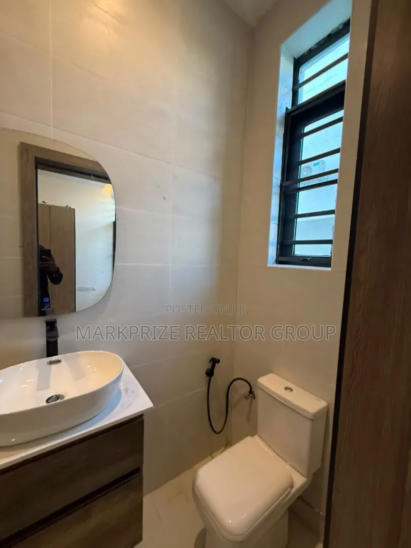 3bdrm Apartment in Osapa Lekki Lagos for sale in Lekki Expressway