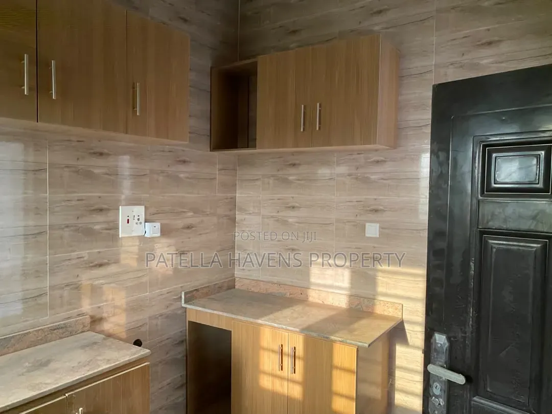 2bdrm Block of Flats in Nnpc Estate, Life Camp for sale in Life Camp