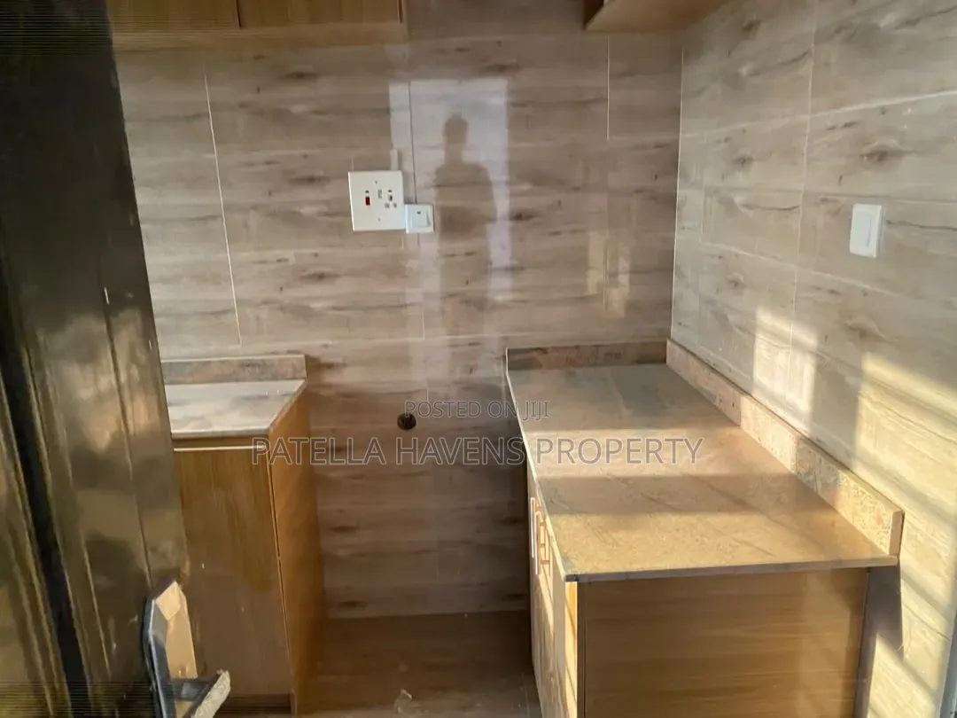 2bdrm Block of Flats in Nnpc Estate, Life Camp for sale in Life Camp
