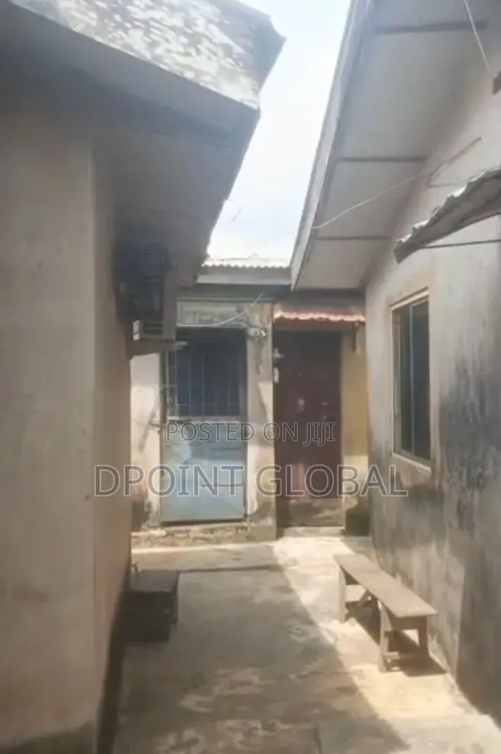 7bdrm Bungalow in Not Estate, Ipaja / Ipaja for sale in Ipaja / Ipaja