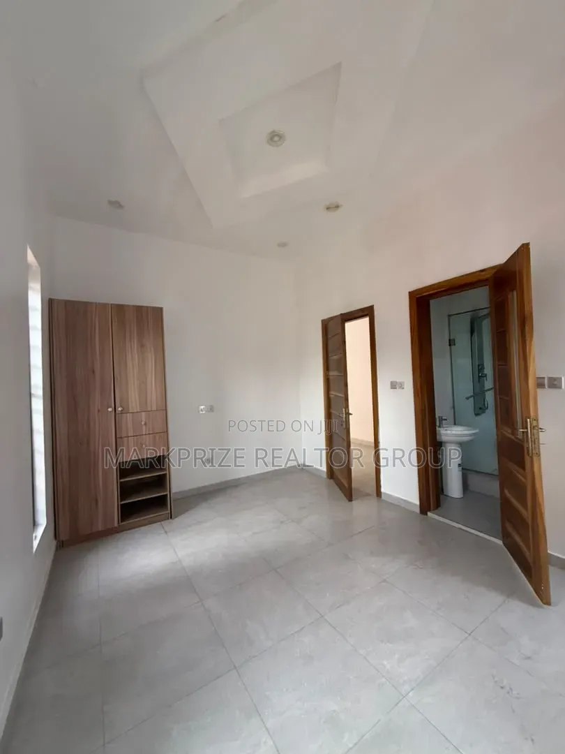 5bdrm Duplex in Lekki County Homes, Ikota for sale in Ikota