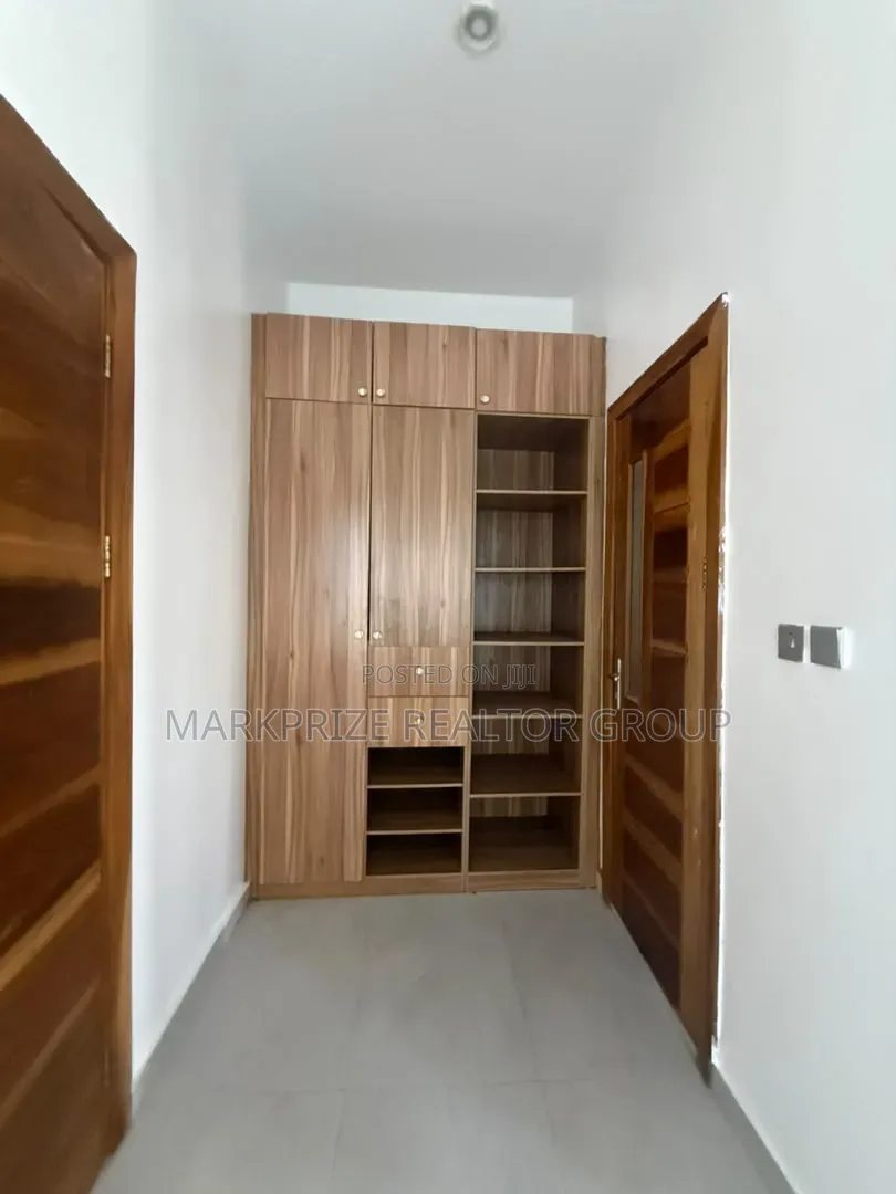 5bdrm Duplex in Lekki County Homes, Ikota for sale in Ikota