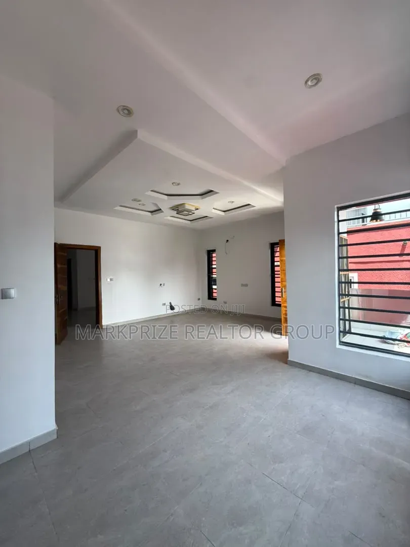 5bdrm Duplex in Lekki County Homes, Ikota for sale in Ikota